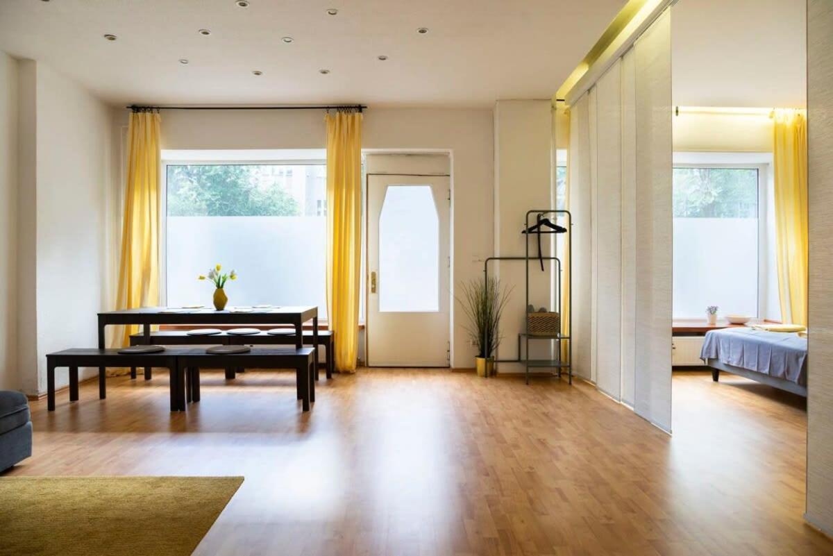 One Bedroom Neukoelln Appartamento